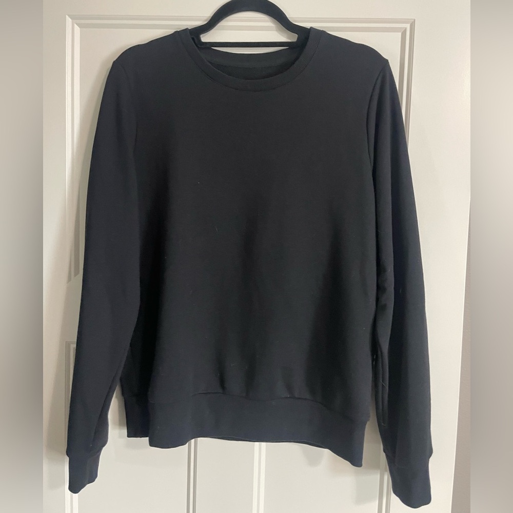 Zyia Black classic crew sweater